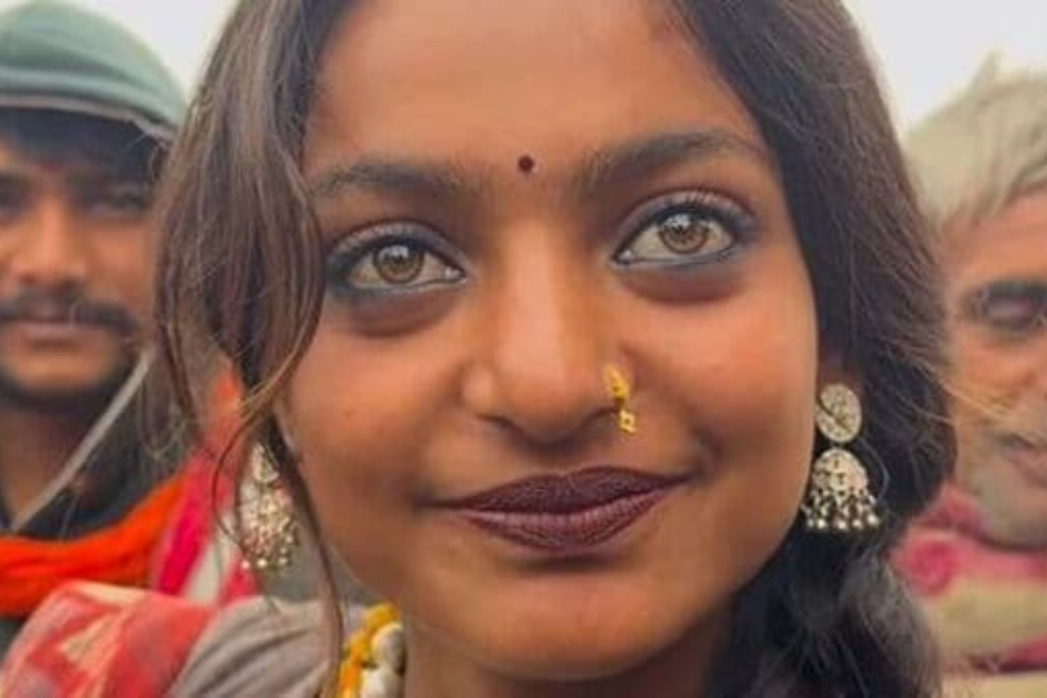 La misteriosa “Mona Lisa de Mahakumbh” que ha dividido a Internet