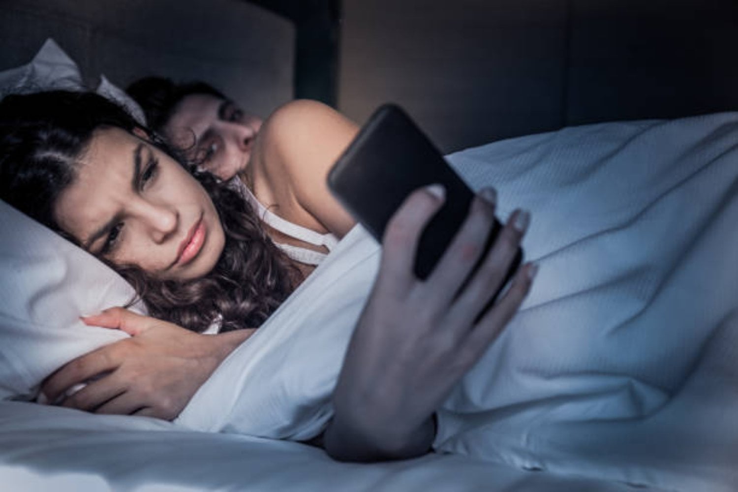 Cómo descubrir si tu pareja te miente: claves de la psicología