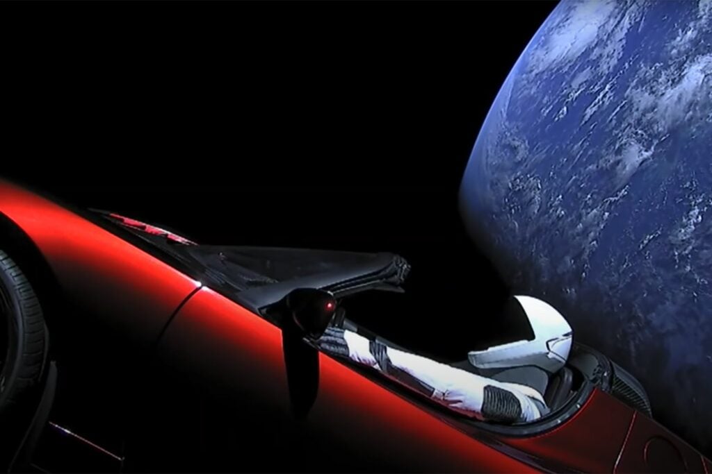 El "asteroide" que no era: un Tesla paseando por el espacio sorprende a Harvard