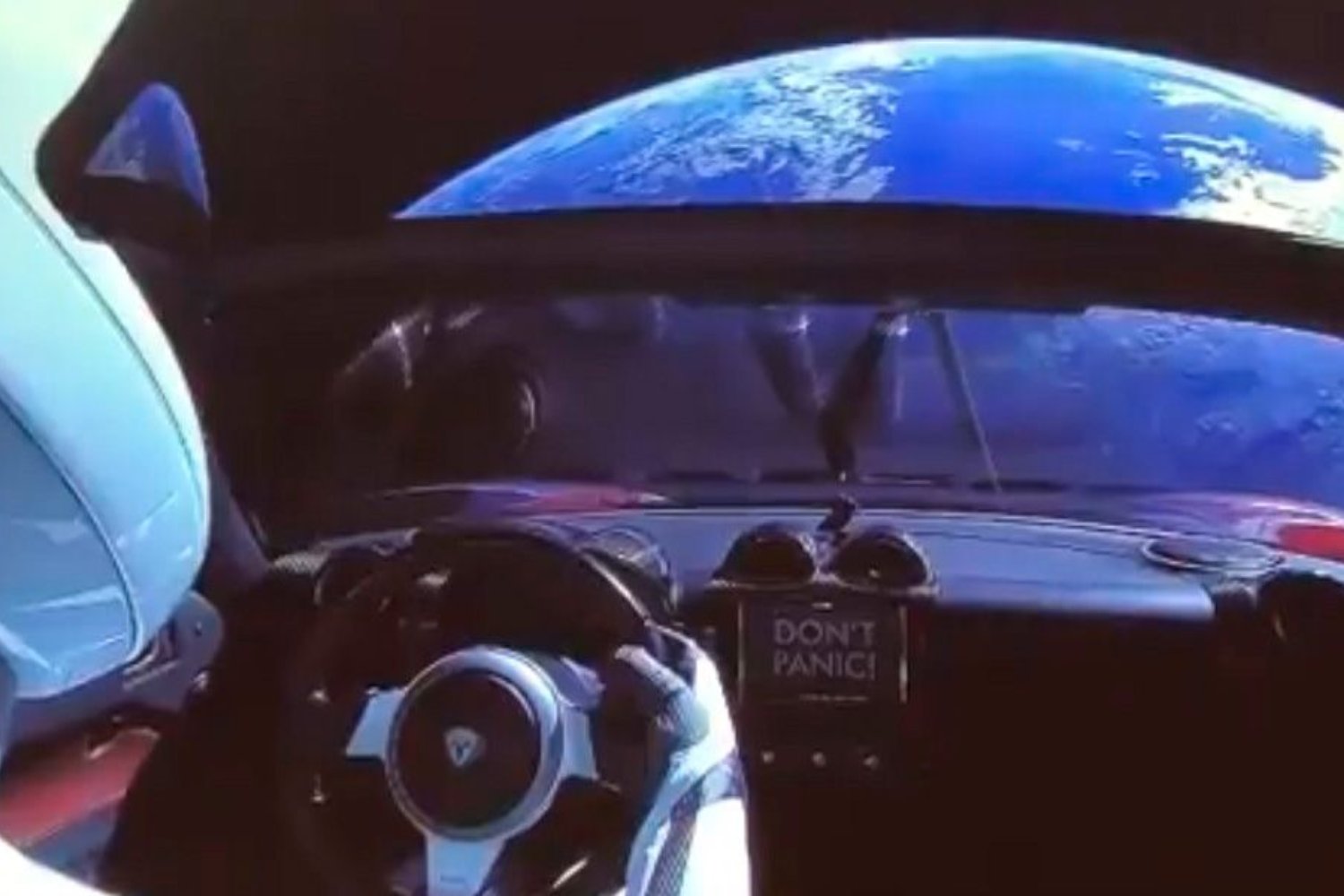 El "asteroide" que no era: un Tesla paseando por el espacio sorprende a Harvard