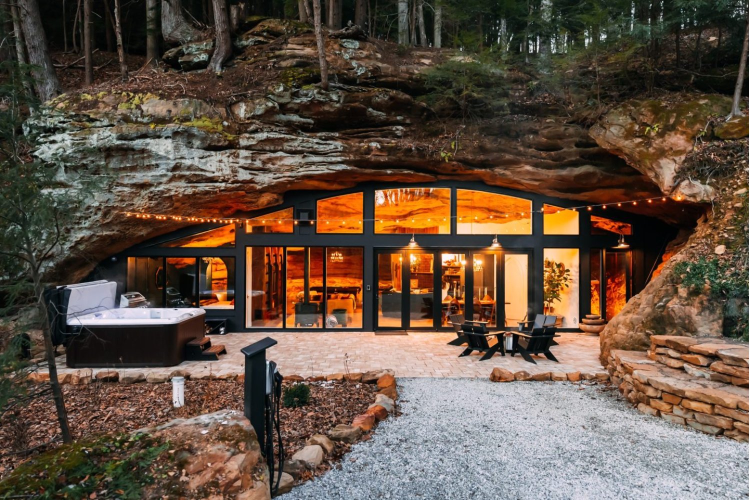 De cueva a Airbnb de lujo: la increíble transformación que genera miles de dólares al año