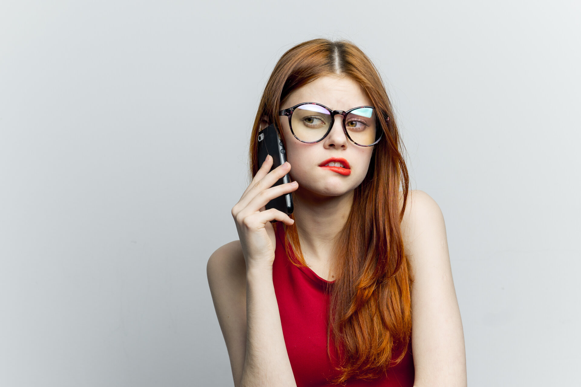 Uncomfortable,conversation,,women's,issues,,women,talking,on,the,phone