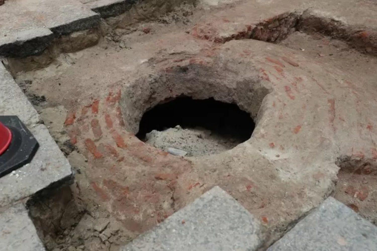 Encuentran la fuente del agua de la vida en un sitio inesperado: un hallazgo arqueológico que reescribe la historia