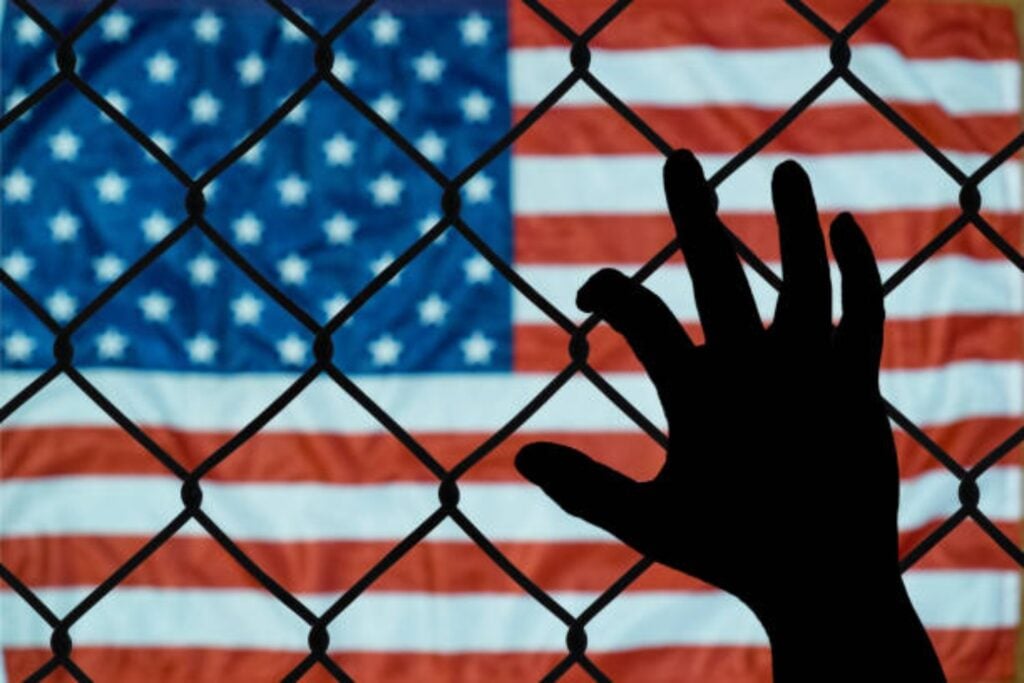 Una estrategia inesperada: la nueva táctica de los migrantes para evitar ser expulsados de EE.UU.