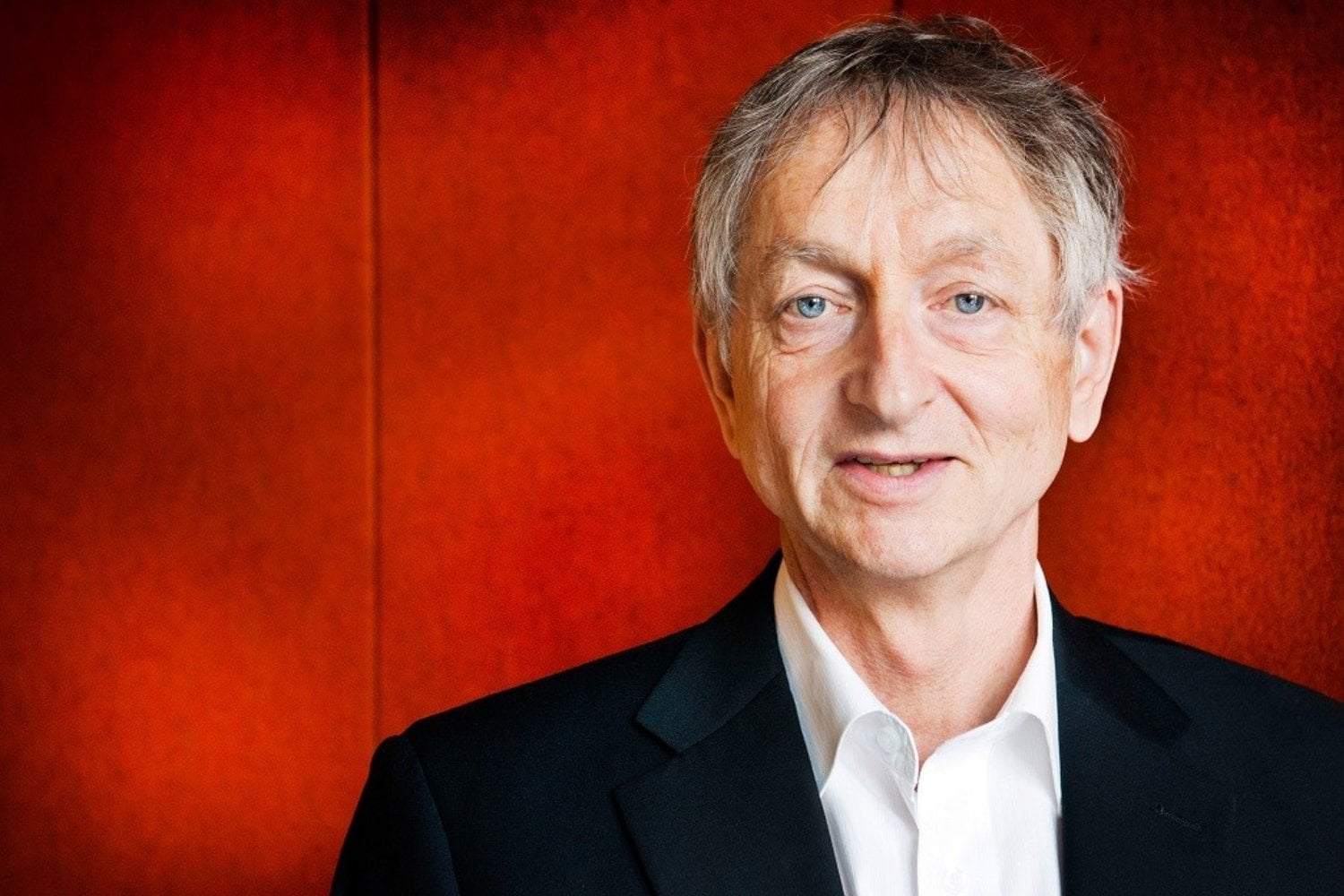 Geoffrey Hinton advierte: ¿es la IA un peligro latente para la sociedad?