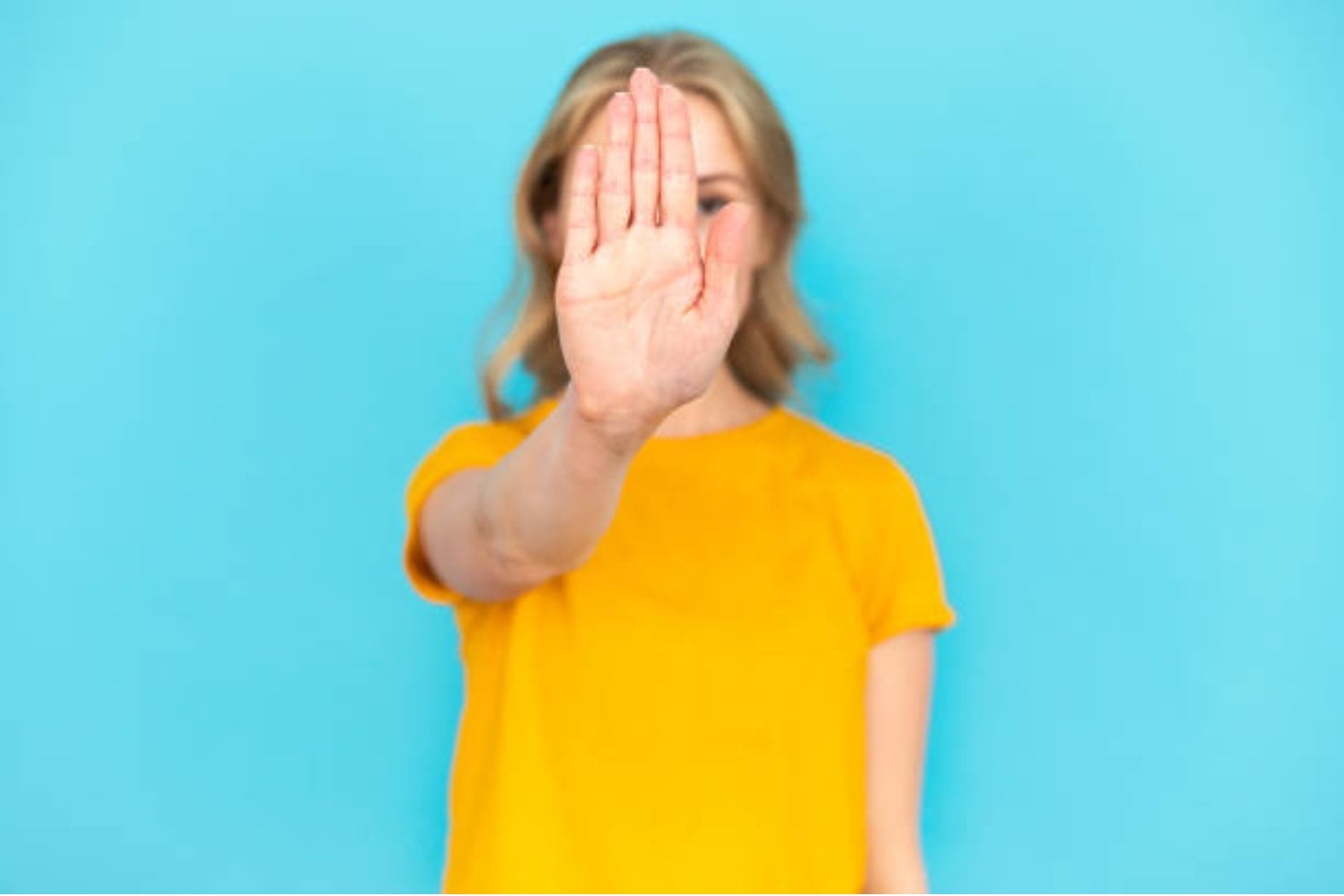 ¿Por qué algunas personas no saben poner límites? La psicología lo explica