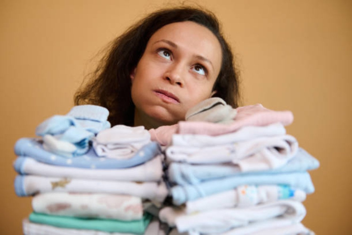 ¿Por qué suspiramos tanto? La razón psicológica que pocos conocen