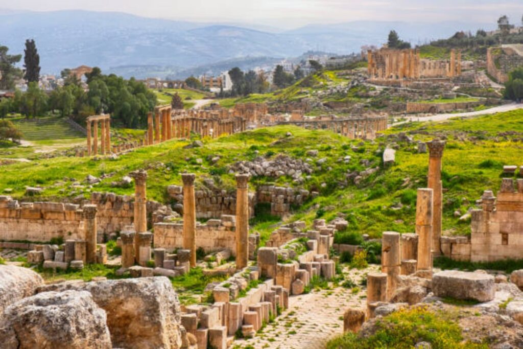 ¿Cómo el Imperio Romano influyó en la creación de los primeros reinos escandinavos?