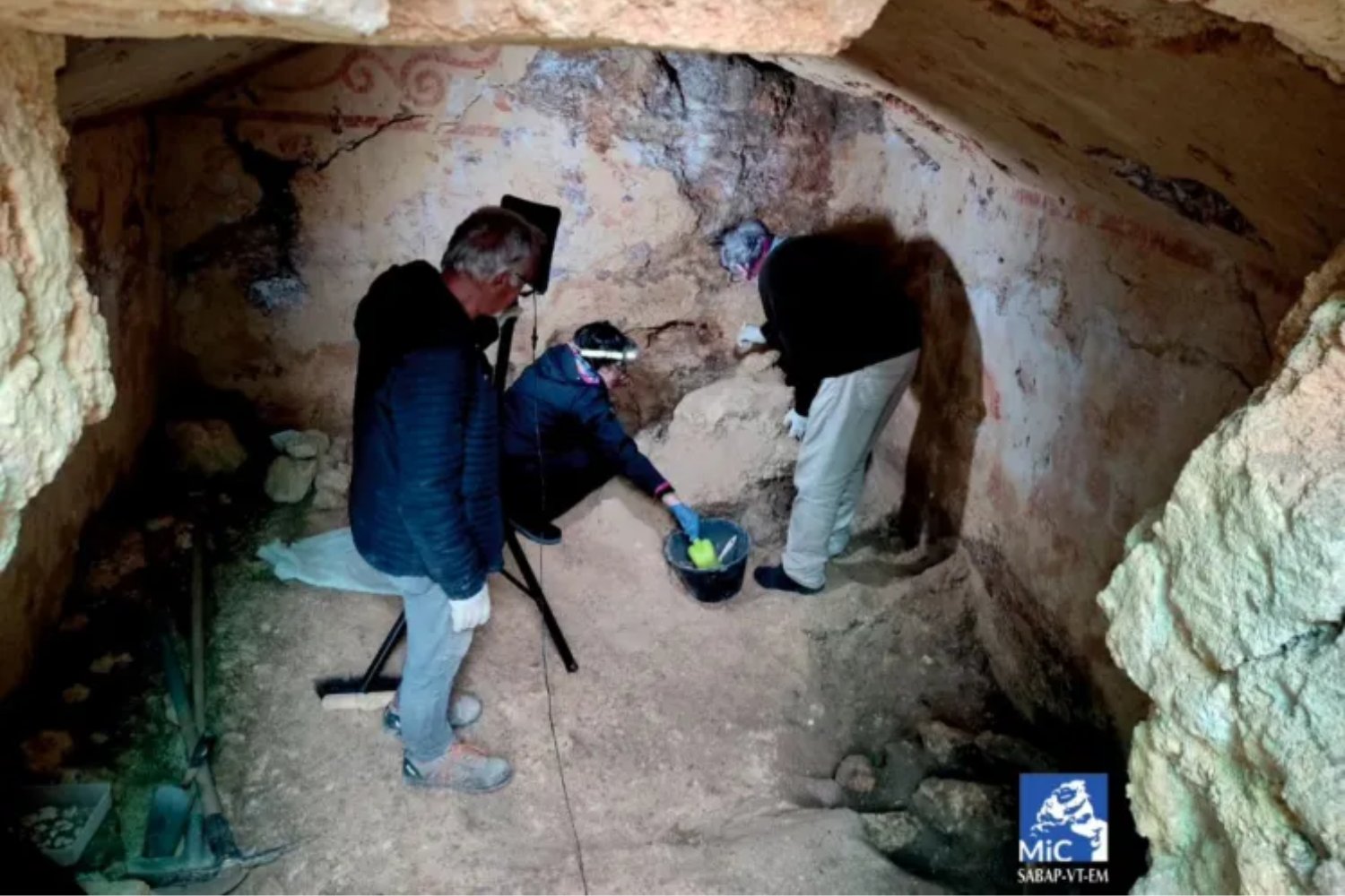 Un hallazgo oculto bajo tierra: la tumba etrusca intacta que rescribe la historia