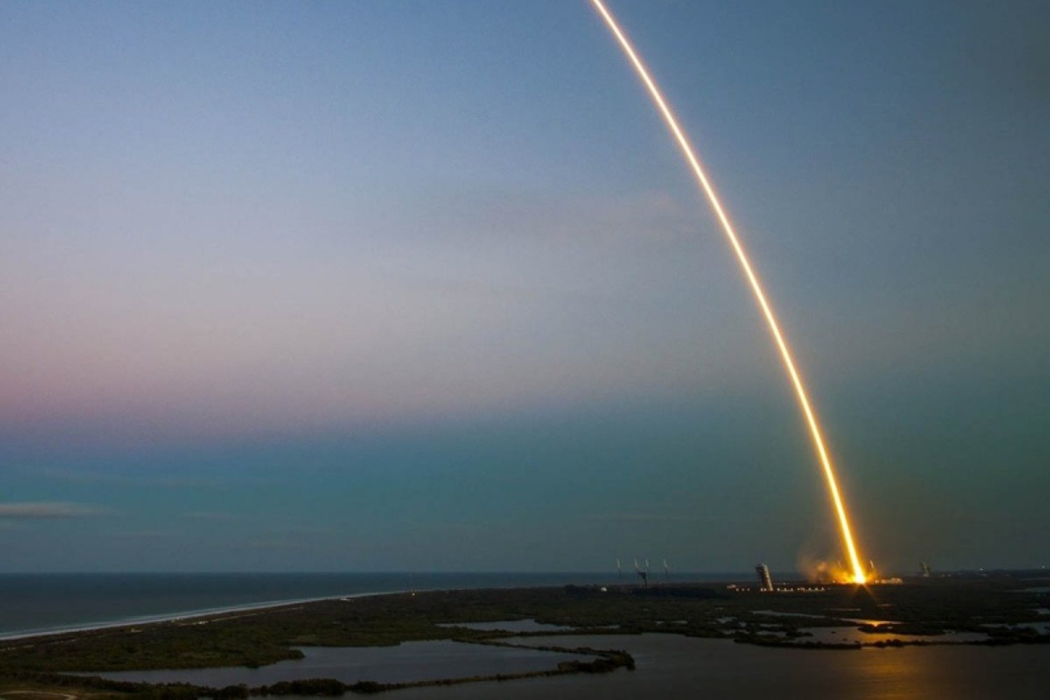 Un cohete de SpaceX caerá pronto a la Tierra y nadie sabe dónde