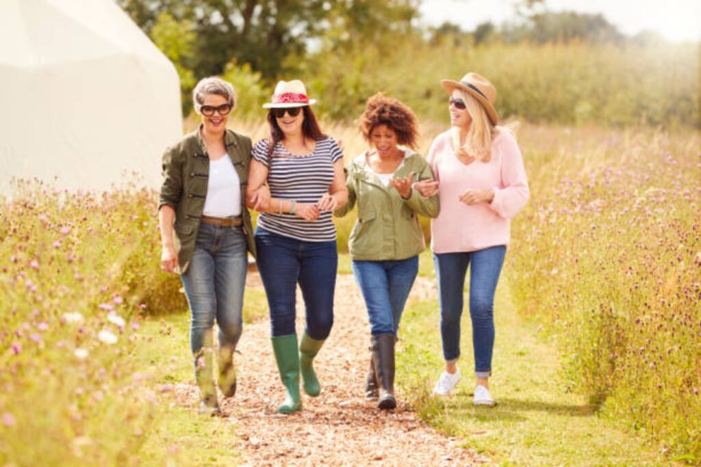 Caminar con amigas: El secreto de bienestar que muchas mujeres desconocen