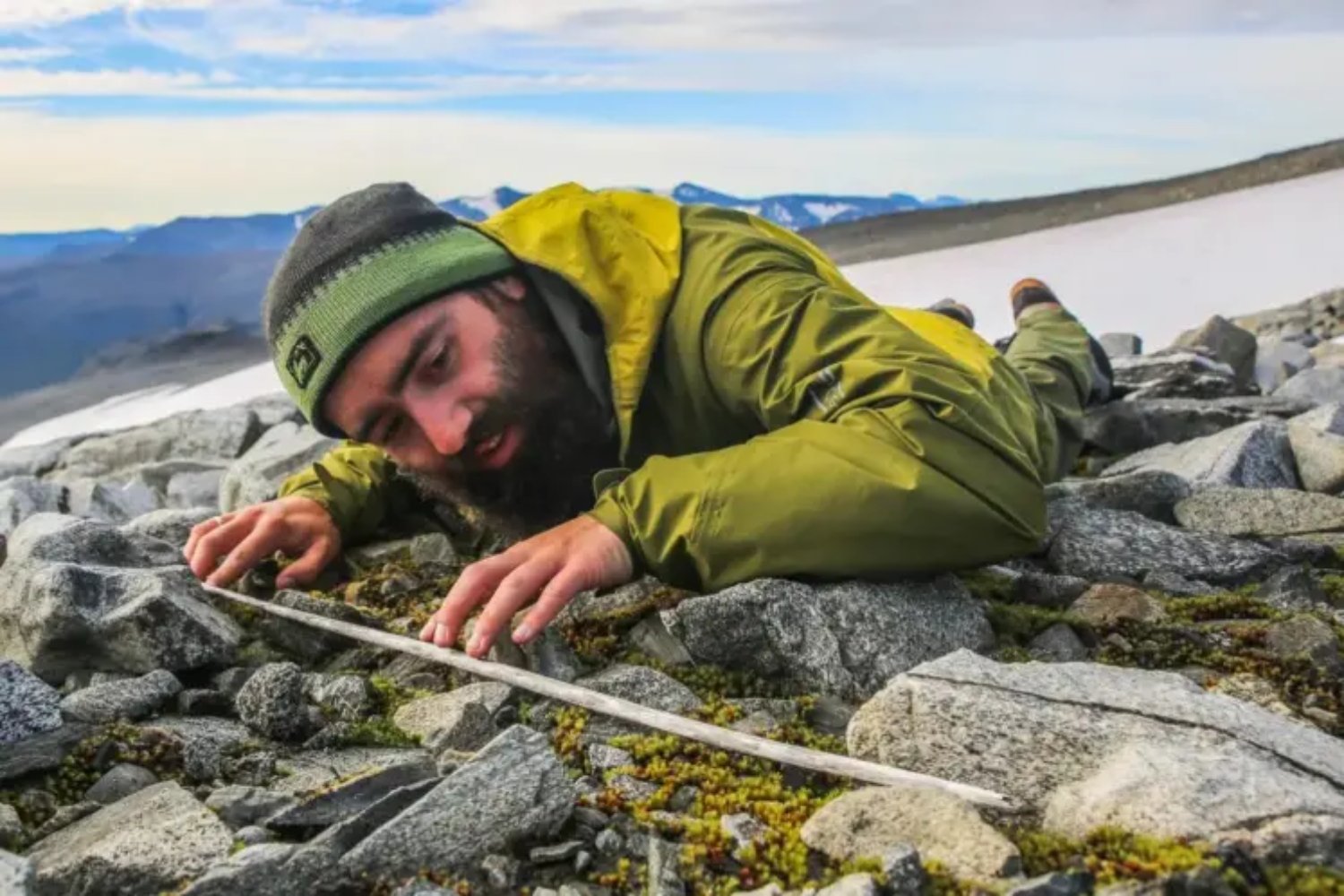 El hielo se derrite y revela un misterio: objetos milenarios desconciertan a los arqueólogos en Noruega