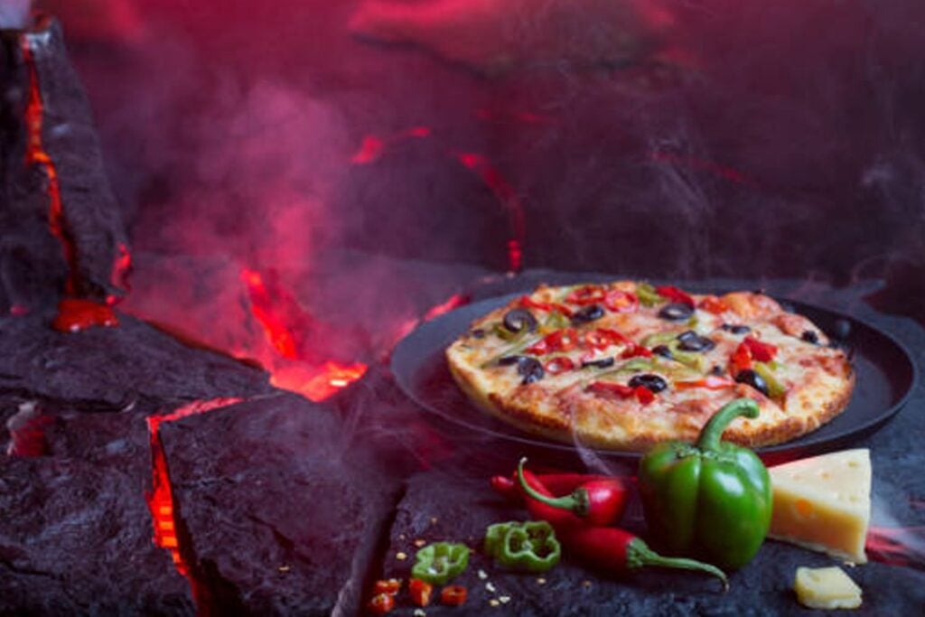 La pizzería de Guatemala que desafía a la naturaleza: el único lugar de América Latina donde se cocina con lava volcánica