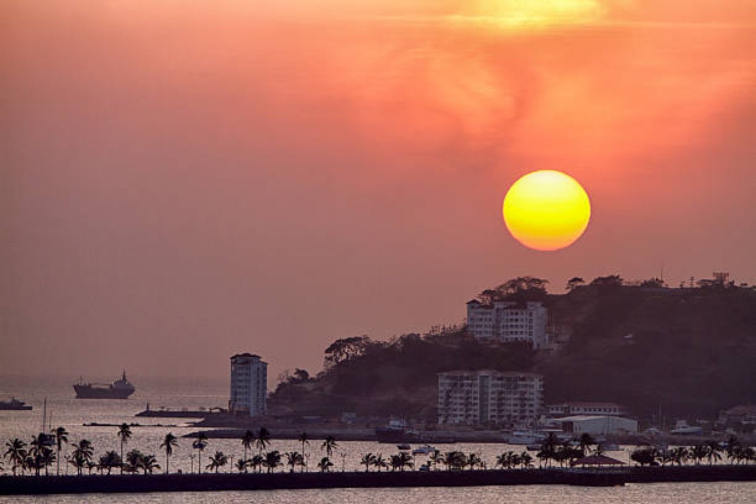 El único país centroamericano donde puedes ver el amanecer en un océano y el atardecer en otro