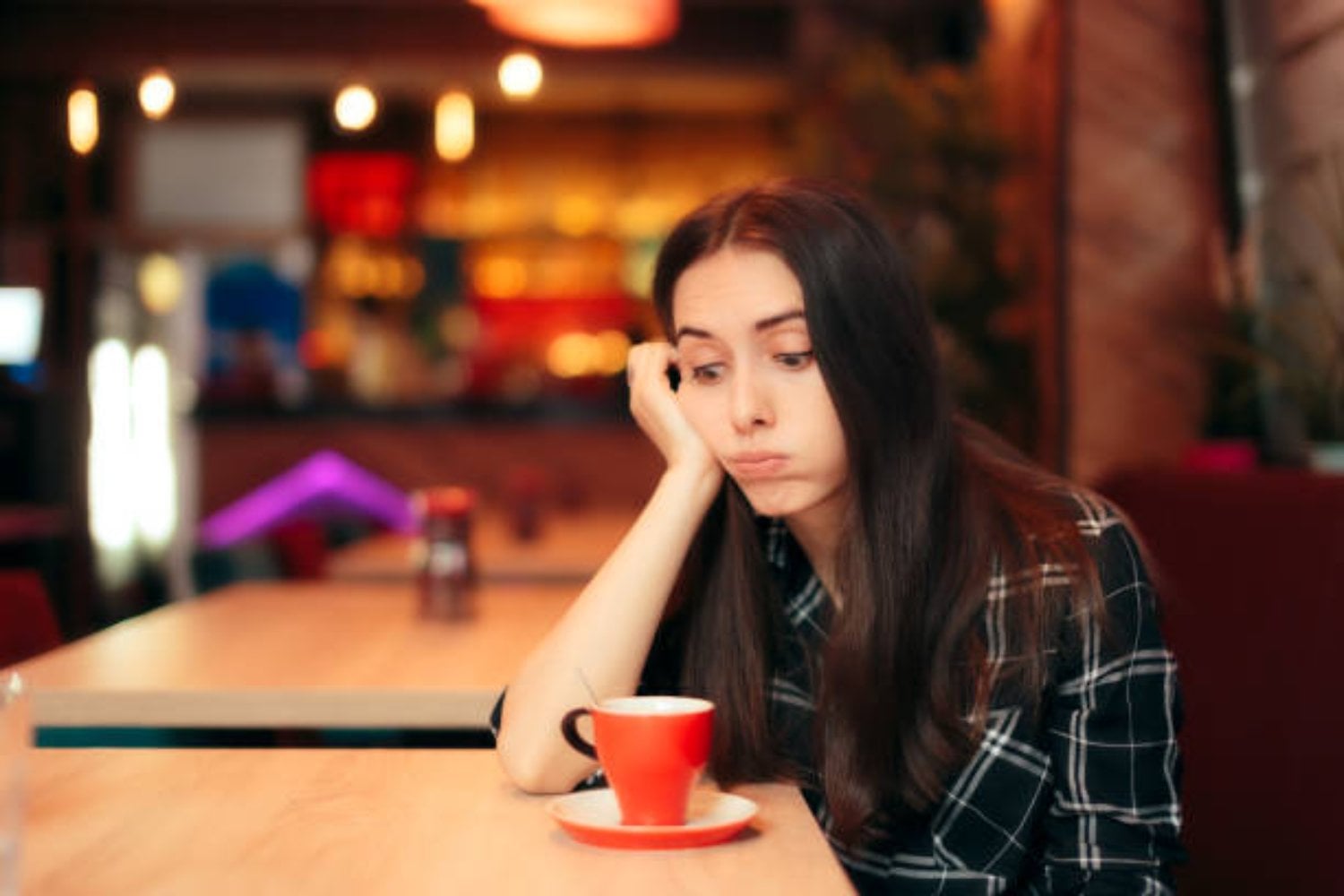 ¿Por qué suspiramos tanto? La razón psicológica que pocos conocen