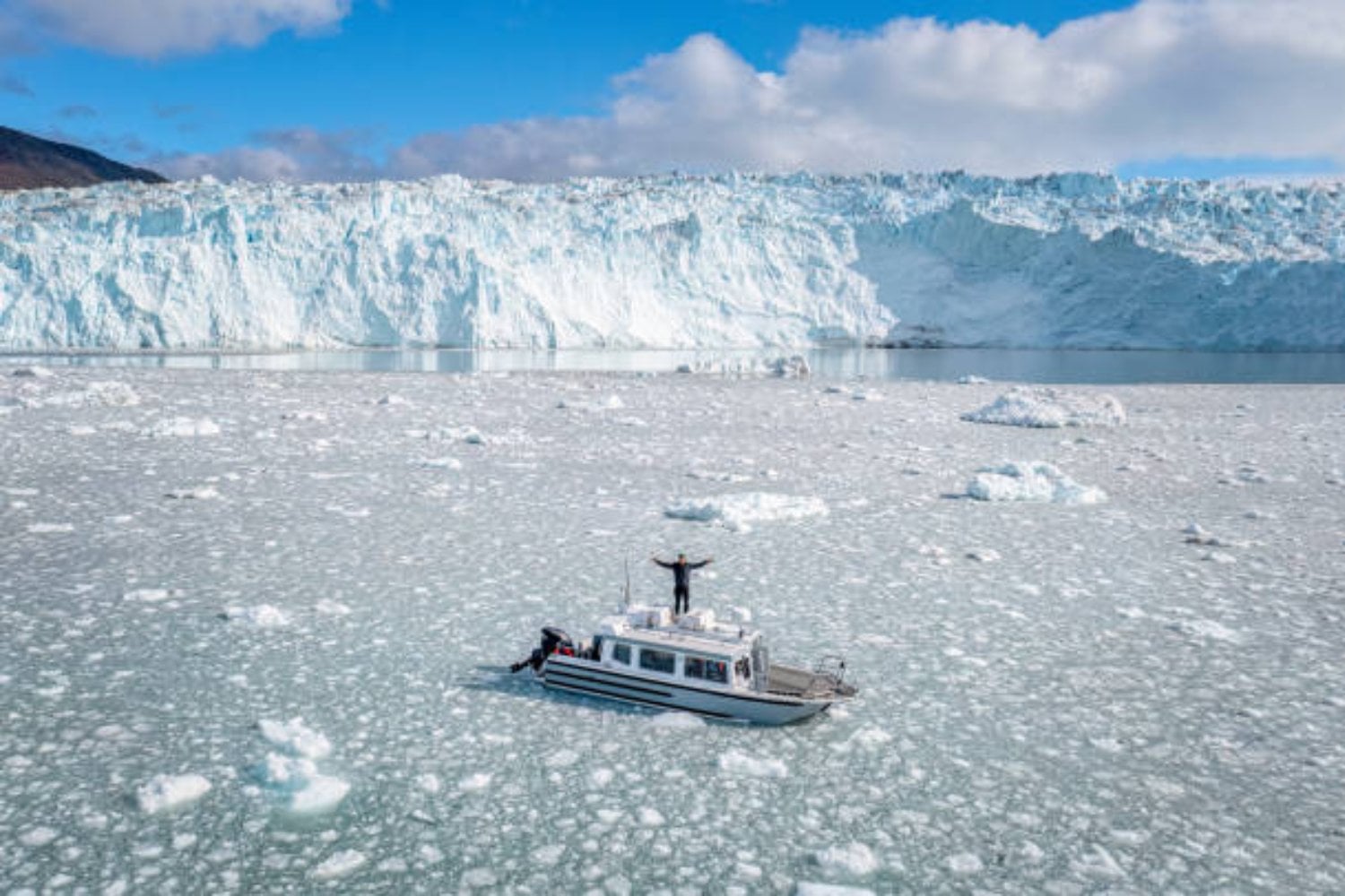 Desde el espacio se ve algo alarmante: Un iceberg y una advertencia clara para el planeta