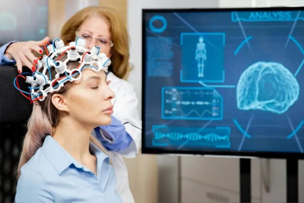 ¿El fin de teclados y pantallas? China crea una interfaz cerebro-computadora que aprende del usuario