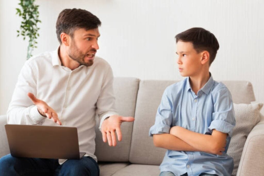 ¿Quieres que tu hijo te respete cuando sea adulto? Estos errores pueden romper el vínculo