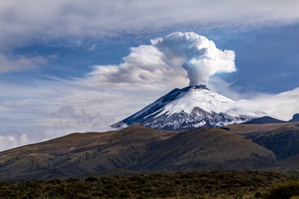 El inesperado despertar de dos volcanes en América Latina: ¿qué significa la alerta amarilla de estos volcanes en Chile?