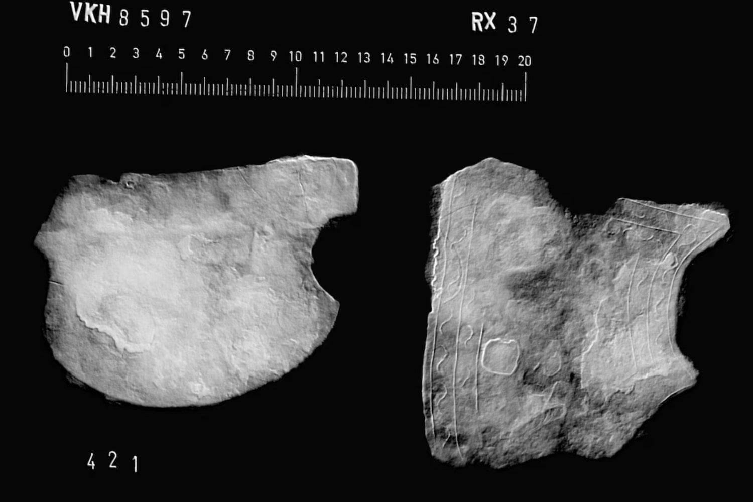Un tesoro de armas de 1.500 años descubierto en Dinamarca revela un casco romano único