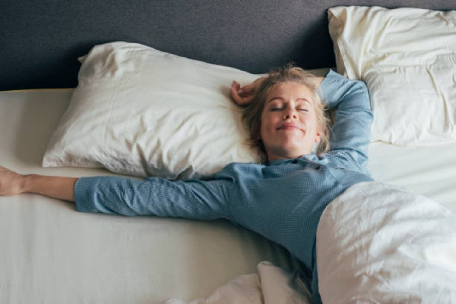 ¿Estreñimiento? Tu postura al dormir podría ser la culpable, según los expertos