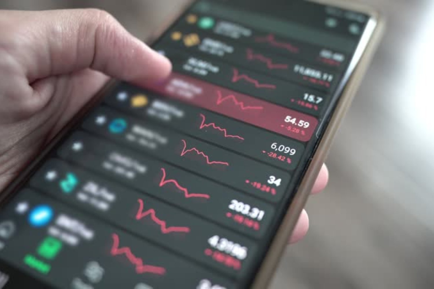 ¿Cuáles son las criptomonedas que desafían la caída del mercado?