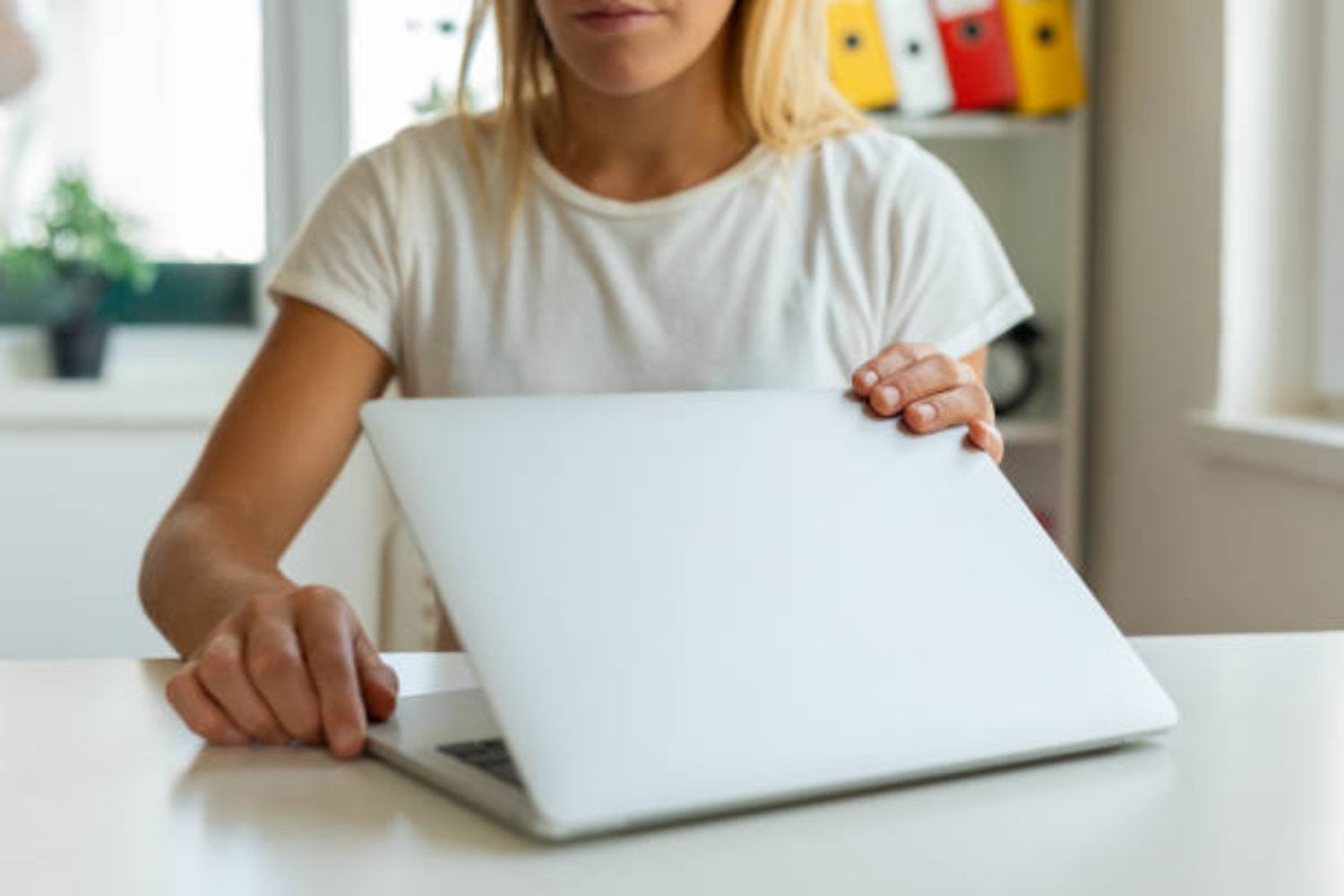 ¿Estás apagando mal tu laptop? Descubre si lo haces bien y evita problemas