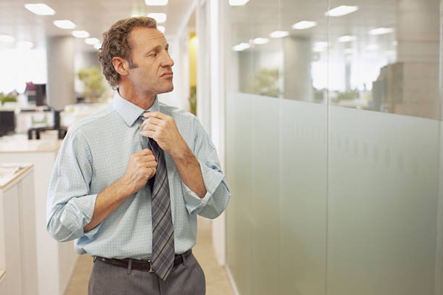 La soberbia vista desde la neurociencia: el engaño del cerebro que esconde falta de autoestima