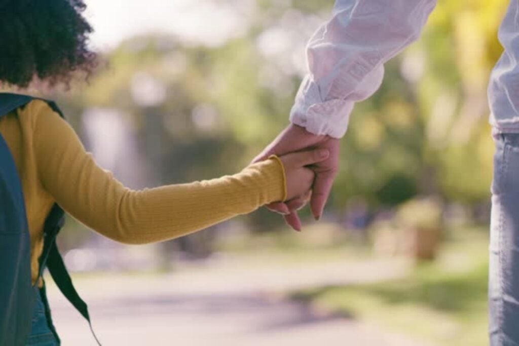 Cinco frases que pueden ayudarte a hablar con tus hijos sobre temas difíciles