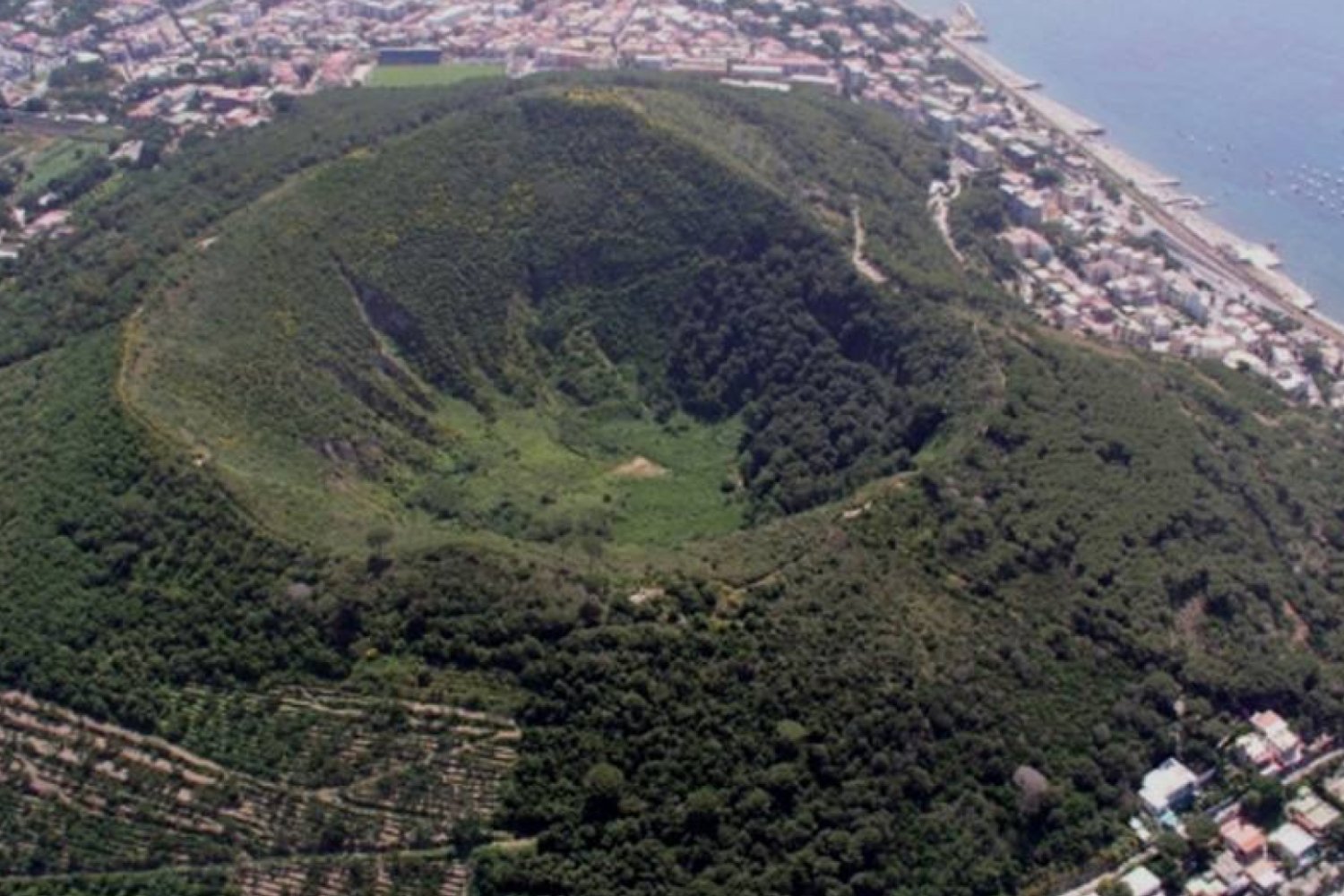 Un inquietante hallazgo en un supervolcán de Italia desata la preocupación científica