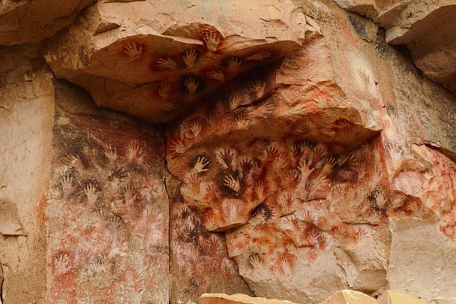 El misterio de la Cueva de las Manos: el tesoro arqueológico que asombra al mundo