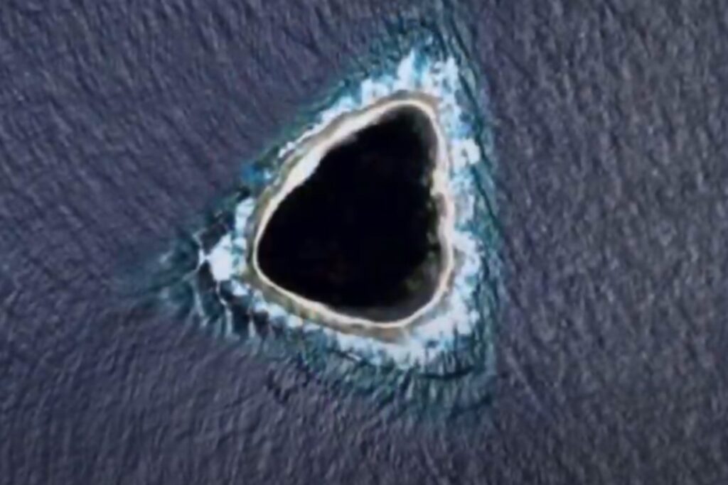 Agujero Negro En El Oceano