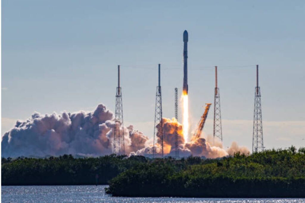 La misión espacial más ambiciosa: SpaceX y el magnate del Bitcoin desafían los polos