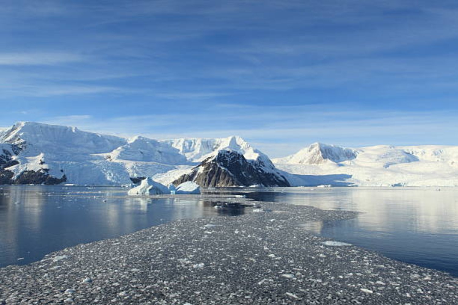 El lago escondido bajo el hielo que podría revelar secretos de otro mundo