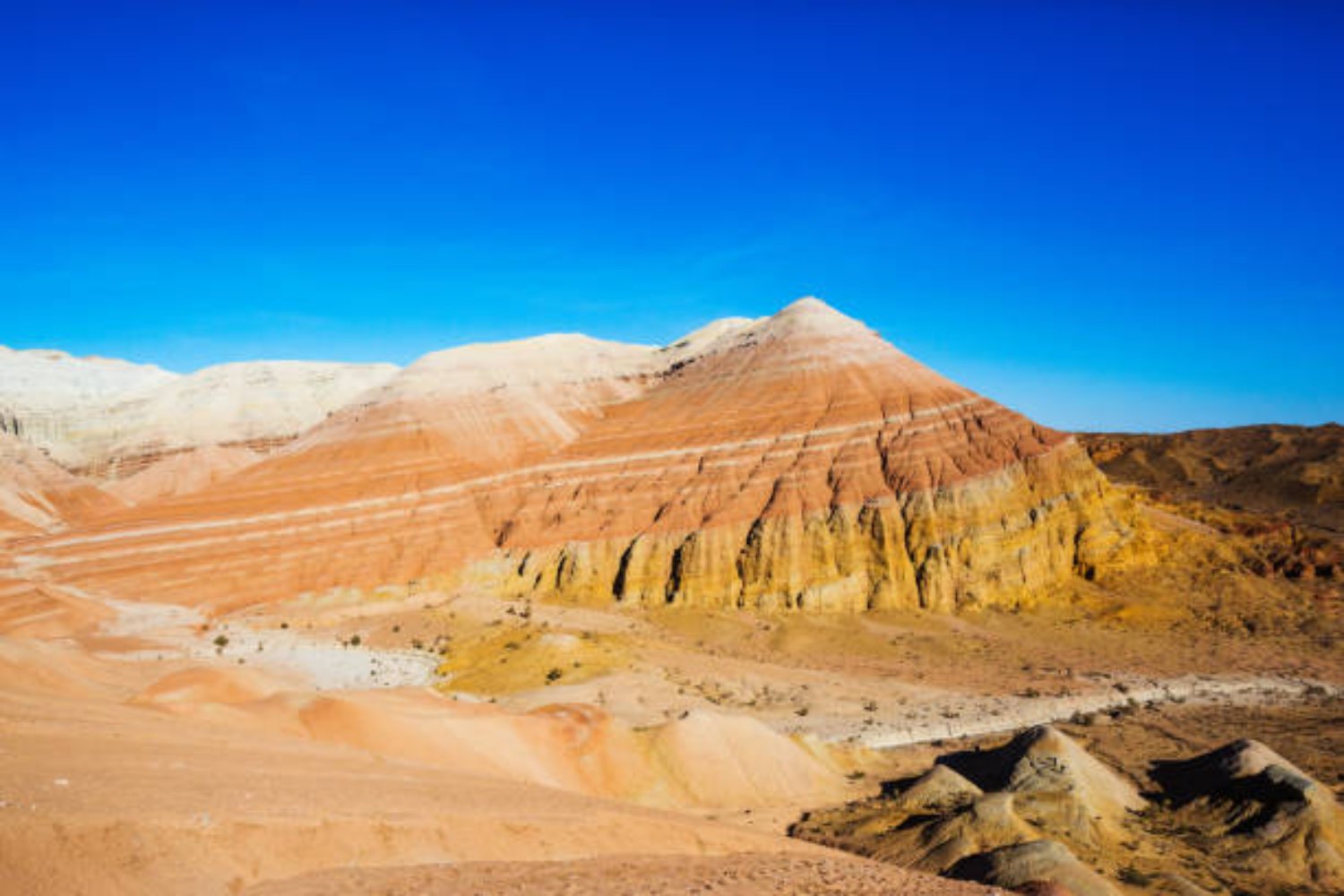 Un hallazgo inesperado en Kazajistán: la pirámide escalonada de 4000 años que reescribe la historia