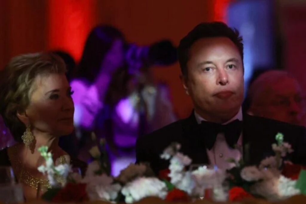 ¿Tesla al borde del caos? Su presidenta vende millones en acciones y deja a Elon Musk al mando