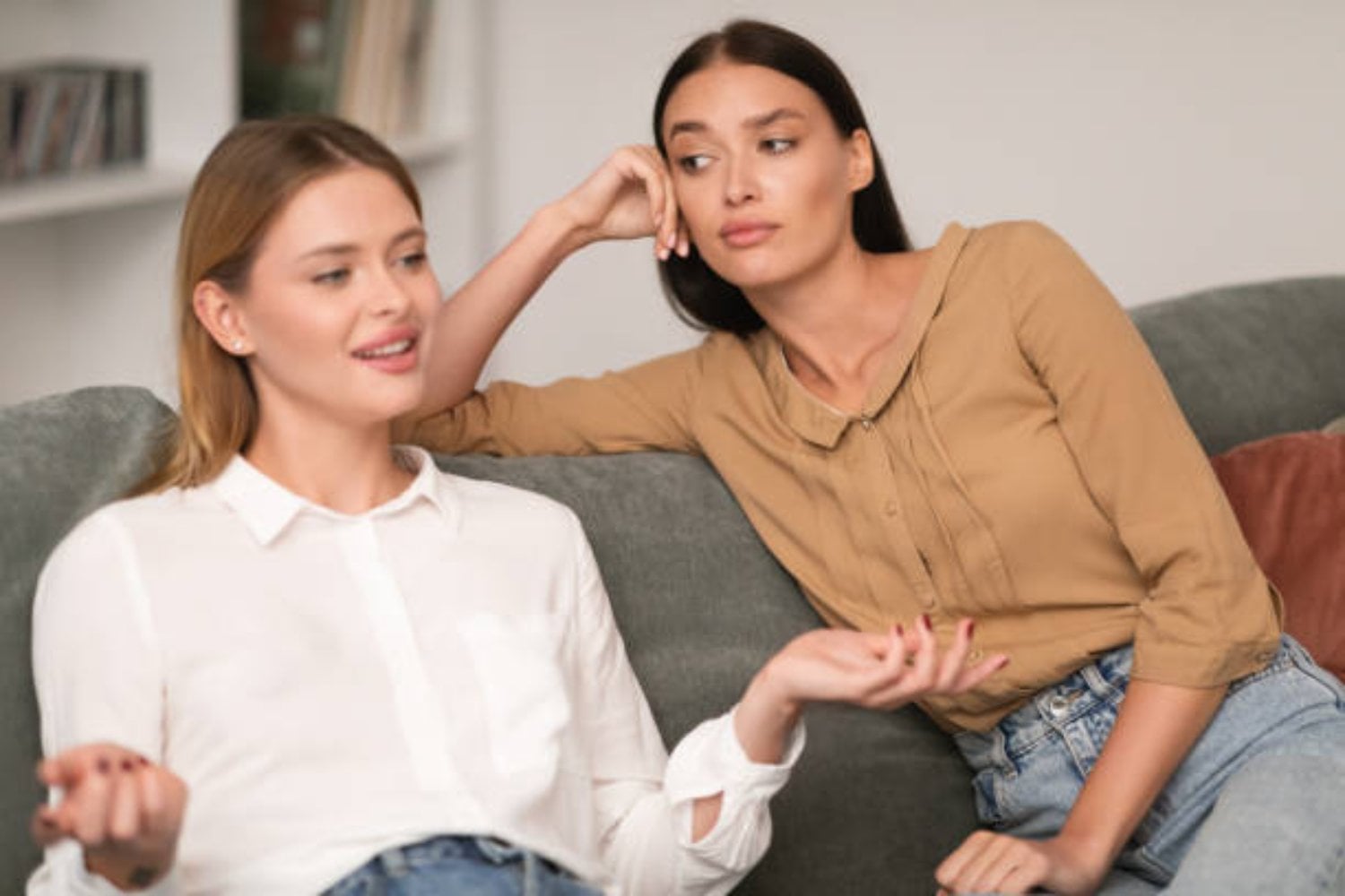 ¿Por qué algunas personas te menosprecian al hablarte? Lo que revela la psicología