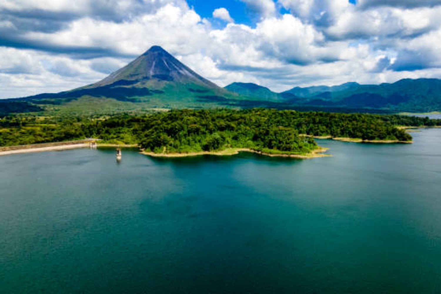 ¿Por qué el turismo volcánico está revolucionando el mundo de los viajes?