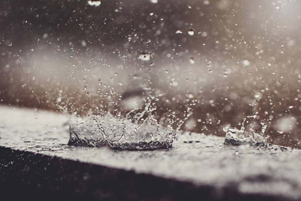 Alerta entre los científicos: lo que está cayendo del cielo es peor que la lluvia ácida