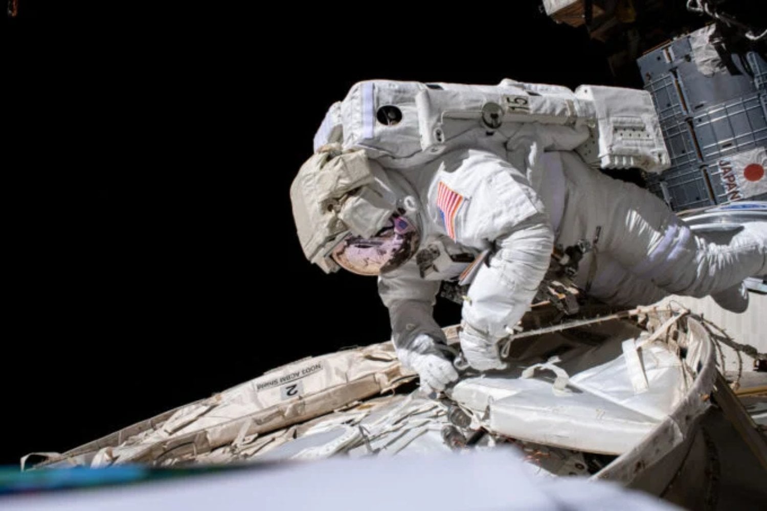 ¿Cuánto dinero realmente ganan los astronautas que pasan meses en el espacio?