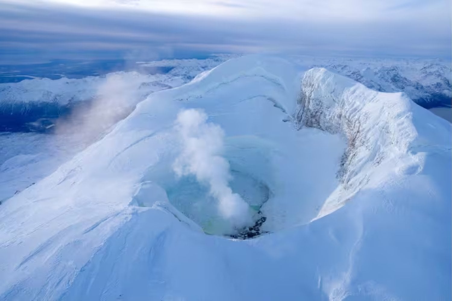 Un volcán inquieto cerca de Anchorage: ¿estamos a punto de presenciar una erupción histórica?