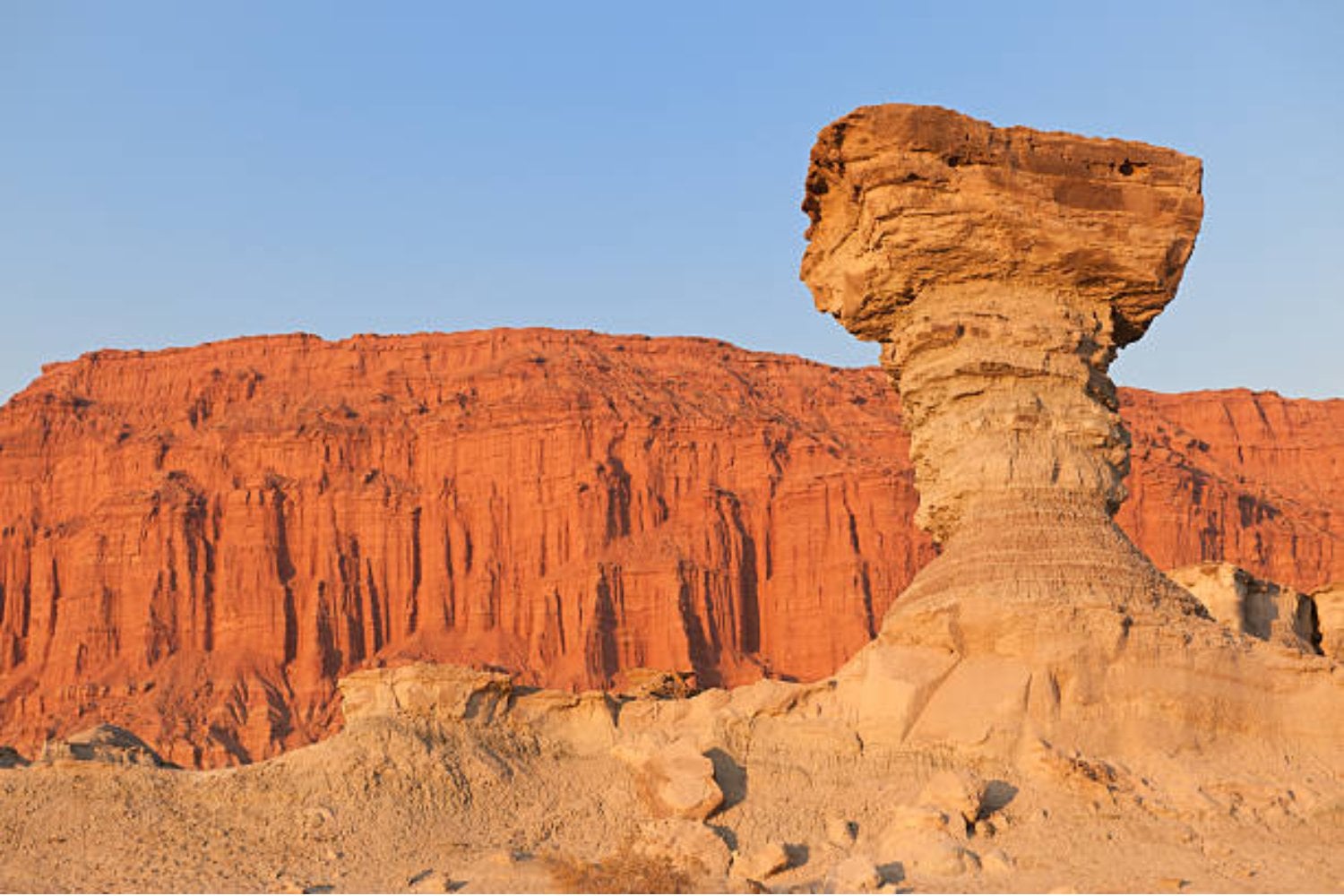 Descubre el parque prehistórico que parece otro planeta y guarda un tesoro oculto
