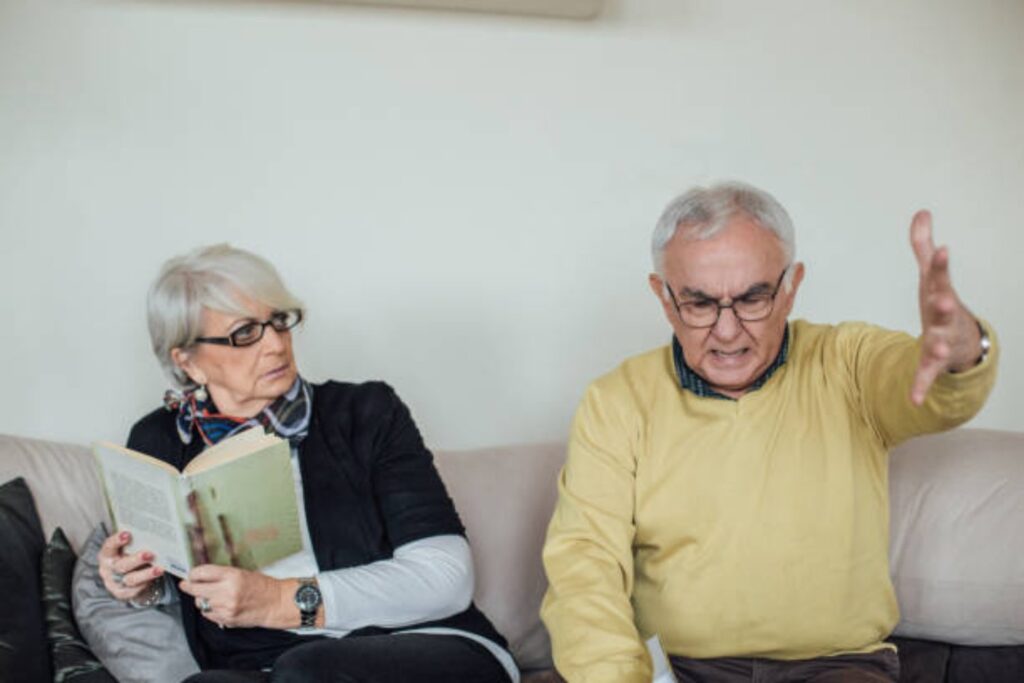 ¿La edad nos vuelve más irritables? La psicología tiene una respuesta inesperada