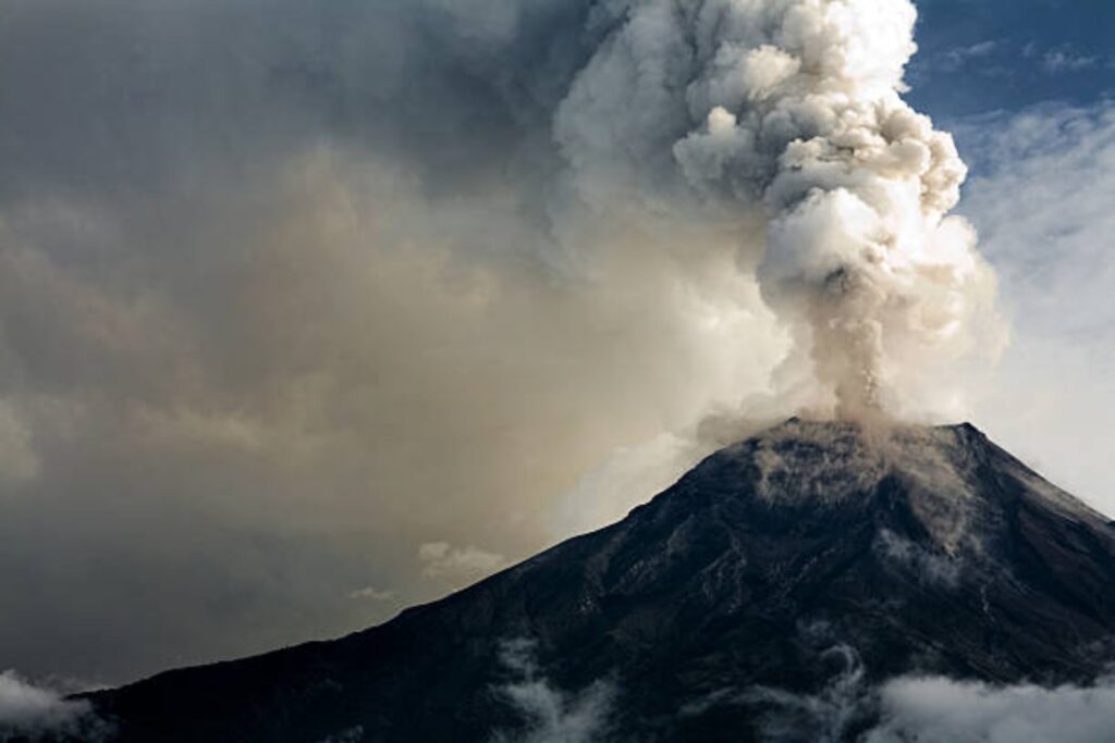 Un volcán inquieto cerca de Anchorage: ¿estamos a punto de presenciar una erupción histórica?