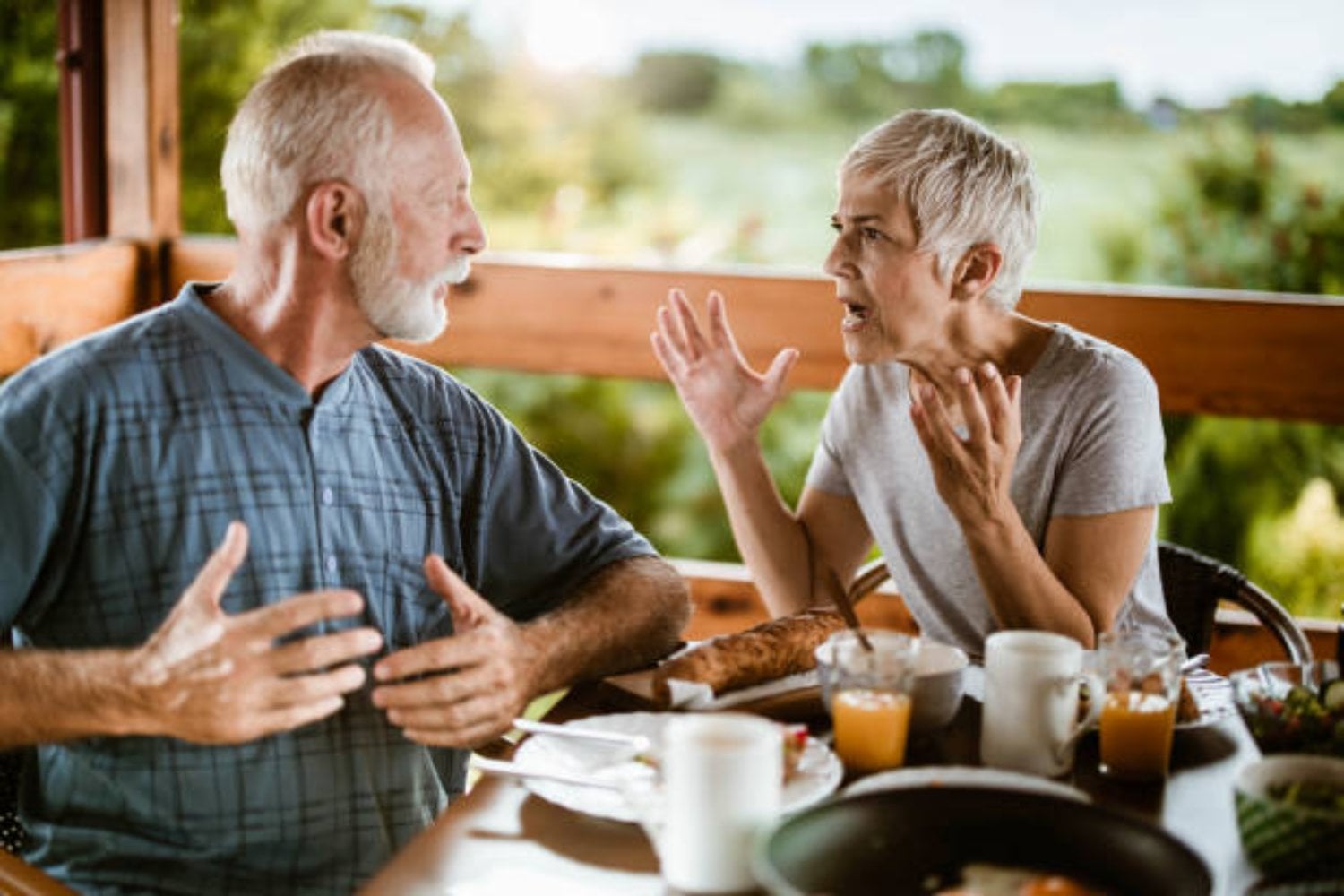 ¿La edad nos vuelve más irritables? La psicología tiene una respuesta inesperada