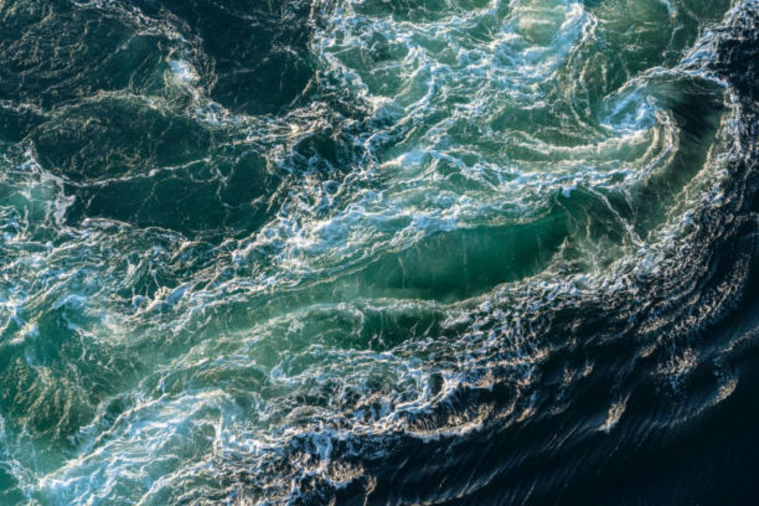 El Atlántico arde y amenaza con desatar el caos: ¿cuándo llegará la tormenta más temida?