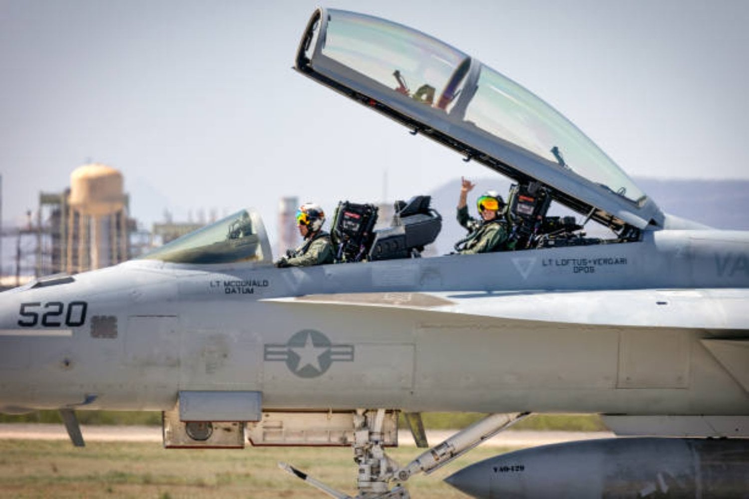 La bomba secreta de EE. UU.: ¿Cómo los cazas Super Hornet están usando la nueva StormBreaker en combate?