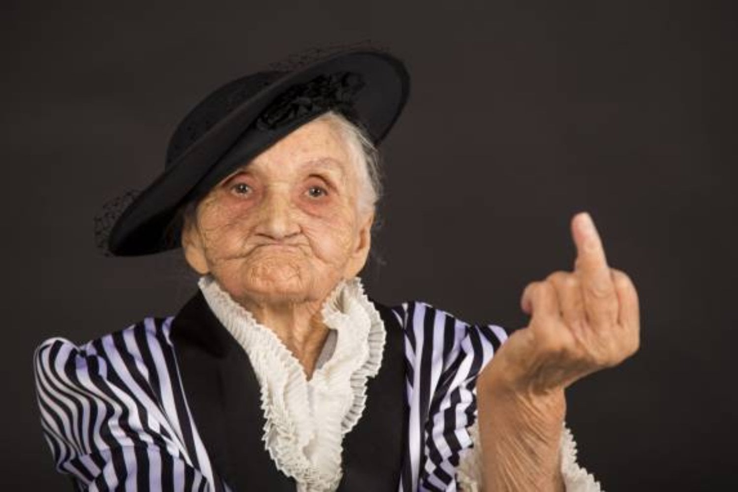 ¿La edad nos vuelve más irritables? La psicología tiene una respuesta inesperada