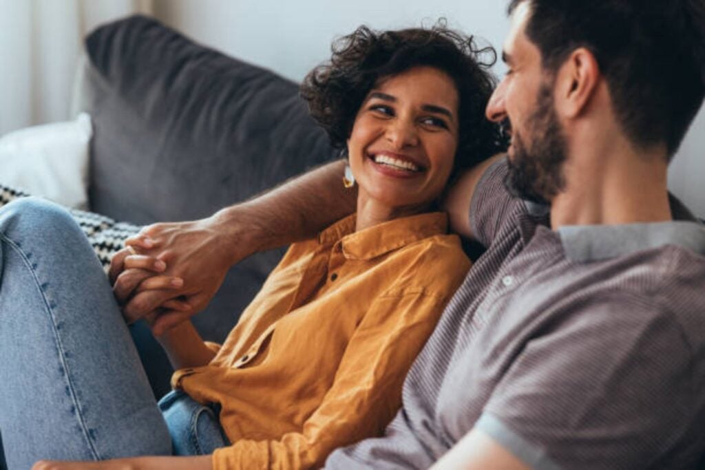 Cómo saber si alguien te ama de verdad: pistas sutiles que no puedes ignorar
