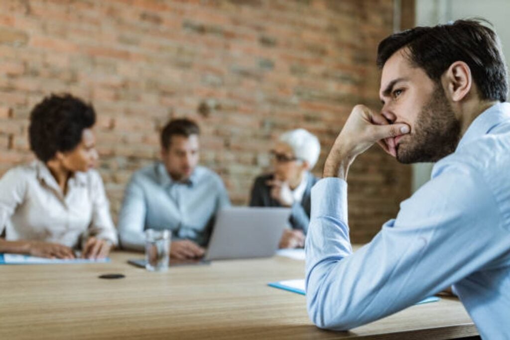 ¿Cómo identificar a una persona poco confiable? 10 señales sutiles que revela la psicología
